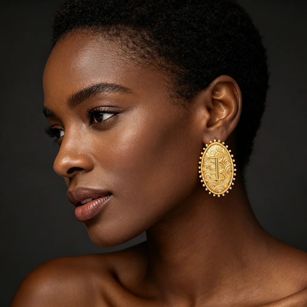 Vergoldetes ovales, geschwungenes, geschnitztes Ohrringe- und Ring-Set für Damen, afrikanischer ethnischer Statement-Schmuck, Hochzeitsgeschenk – Detail 3
