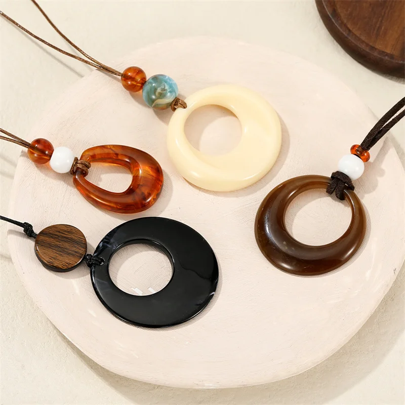 Lange geometrische Halskette aus Kunstharz, moderner minimalistischer Anhänger für Frauen, geschichteter Statement-Party-Schmuck, Geschenk für Freundin