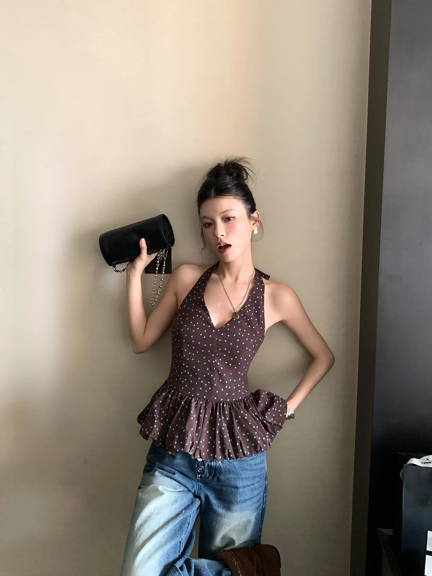 

Женская повседневная одежда LIONE: Сексуальный топ с V-образным вырезом и юбка в горошек с эффектом утяжки на талии, весенняя коллекция