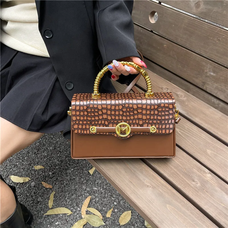 

2025 Spring Vintage Tote Bag, Niche Shoulder Purse for Women, Spacious Commuter Crossbody, Minimalist Day-to-Night Bag