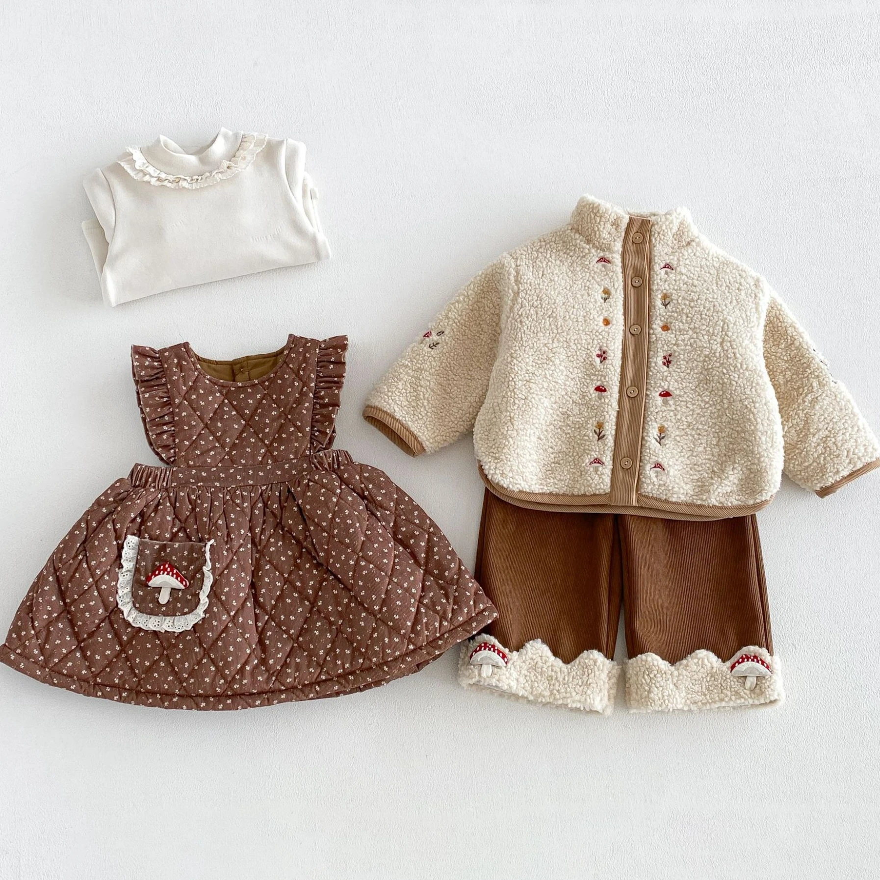 Girls' Suit 2026 Autumn and Winter New Children's Wear Korean Style Girl Baby Cute Embroidered Polar Fleecy Coat Pants Two Sets