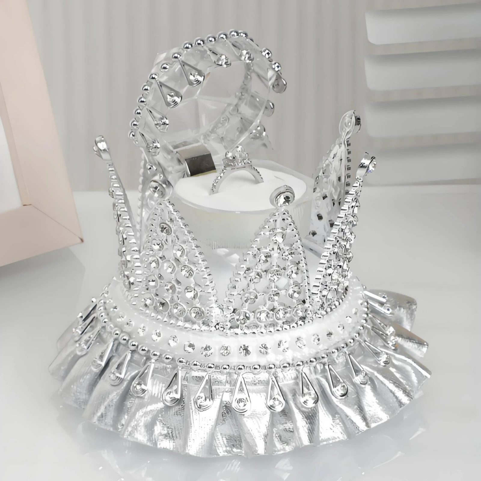 Band Box with Clear Lid Crown-Shaped Band Box Organizer Sparkling Rhinestone for Proposals, Weddings