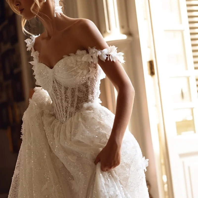 

Customized Shiny white Ball Gown Royal Wedding Dresses Sweetheart decal applique 3D flowerlayering Long tail Made Robe De