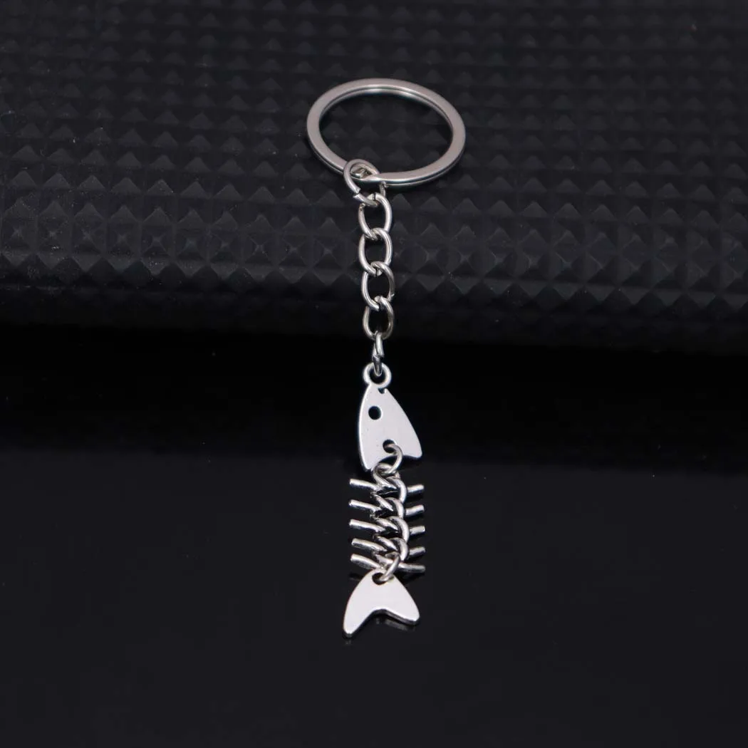 New trendy zinc alloy fishbone pendant keychain - simple and versatile accessory for keys. Keychain does not fade. Festival gift