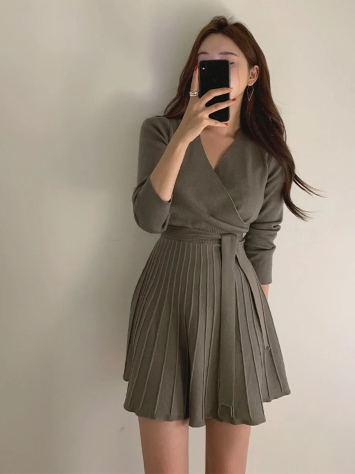 Vestido de Malha com Decote em V Linha A Moda Outono Fena Cintura Slim com Cinto Crimento Midi Camada Base Vestido Sué...