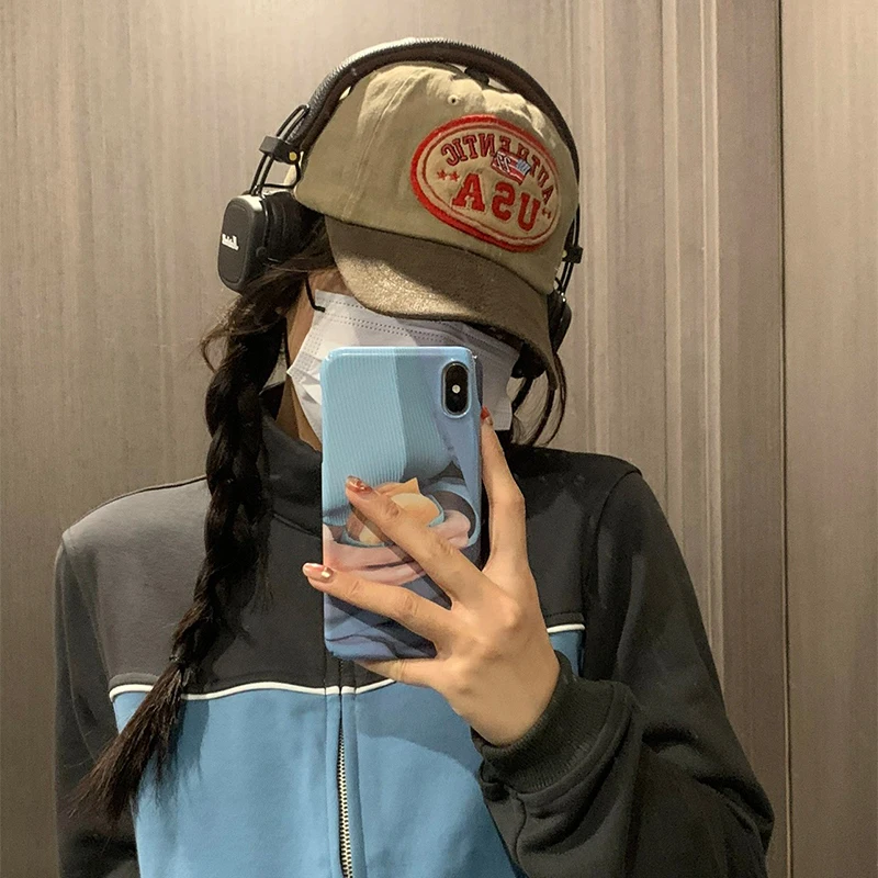 หมวกเบสบอลปักลายตัวอักษรอเมริกันใหม่ใช้ได้ทั้งชายและหญิงหมวกกันแดดระบายอากาศได้อเนกประสงค์แนวสตรีท