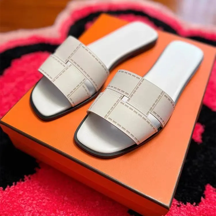 Zapatillas planas huecas H para mujer, sandalias nuevas de verano de cuero genuino 2025, para uso al aire libre, viajes en la playa, vacaciones, arena