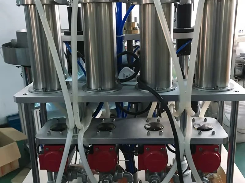Automatic vacuum negative pressure pneumatic perfume filling machine high precision beverage plastic packaging