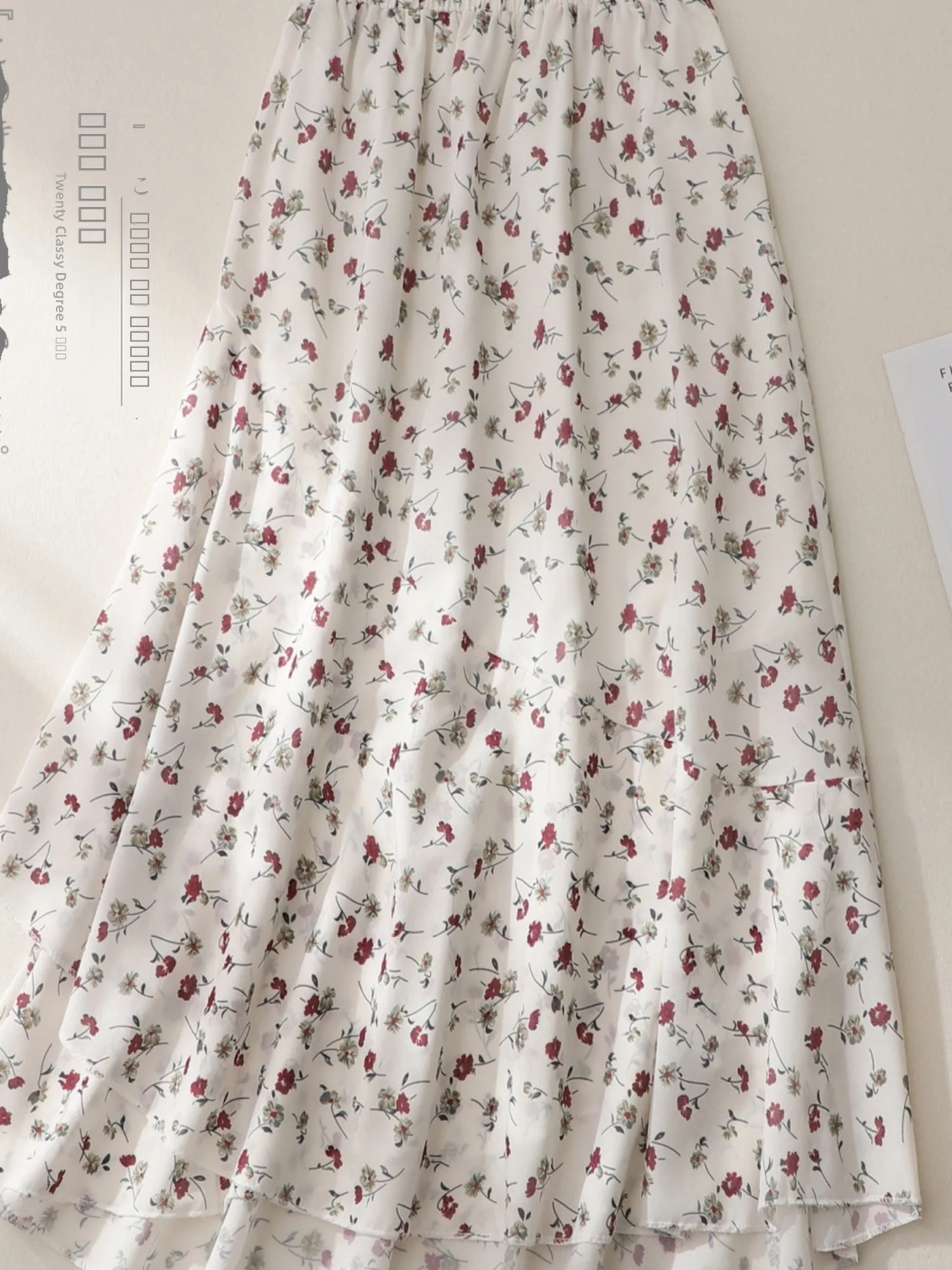 

Новая женская летняя шифоновая юбка миди 2023 года с высокой талией, А-силуэтом, цветочным принтом и асимметричным подолом