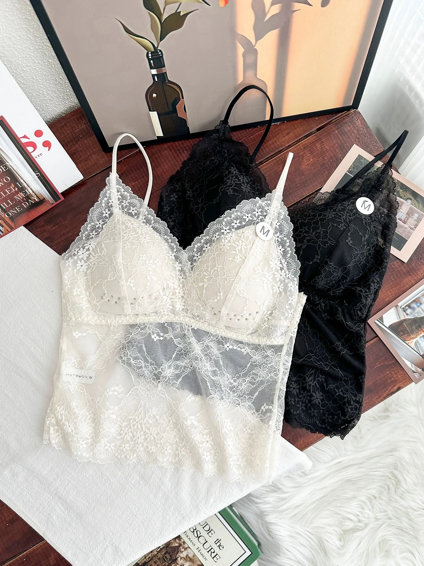 

Pure Desire Sexy Lace Bal Tank Top Women's Thin Inteated Chest Pad No Bra Underwear V-ne ort Sle Inner Wear