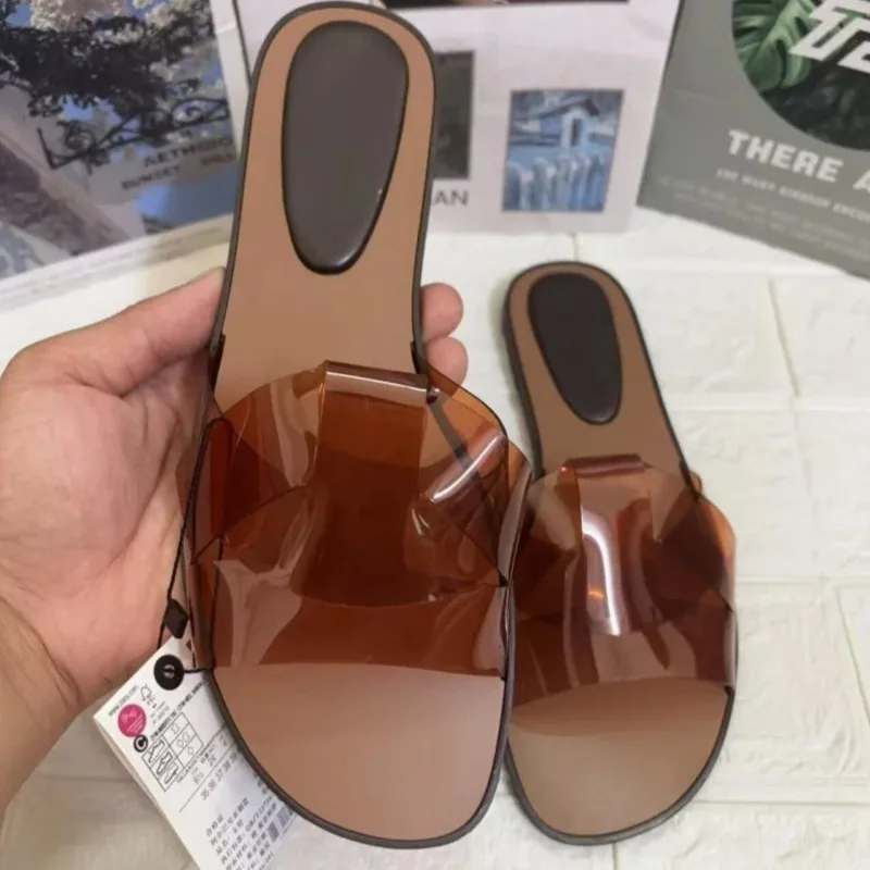 

2025 прозрачная женская пляжная обувь из ПВХ, летние брендовые женские тапочки с открытым носком и плоской подошвой для отдыха, удобные дизайнерские шлепанцы на открытом воздухе
