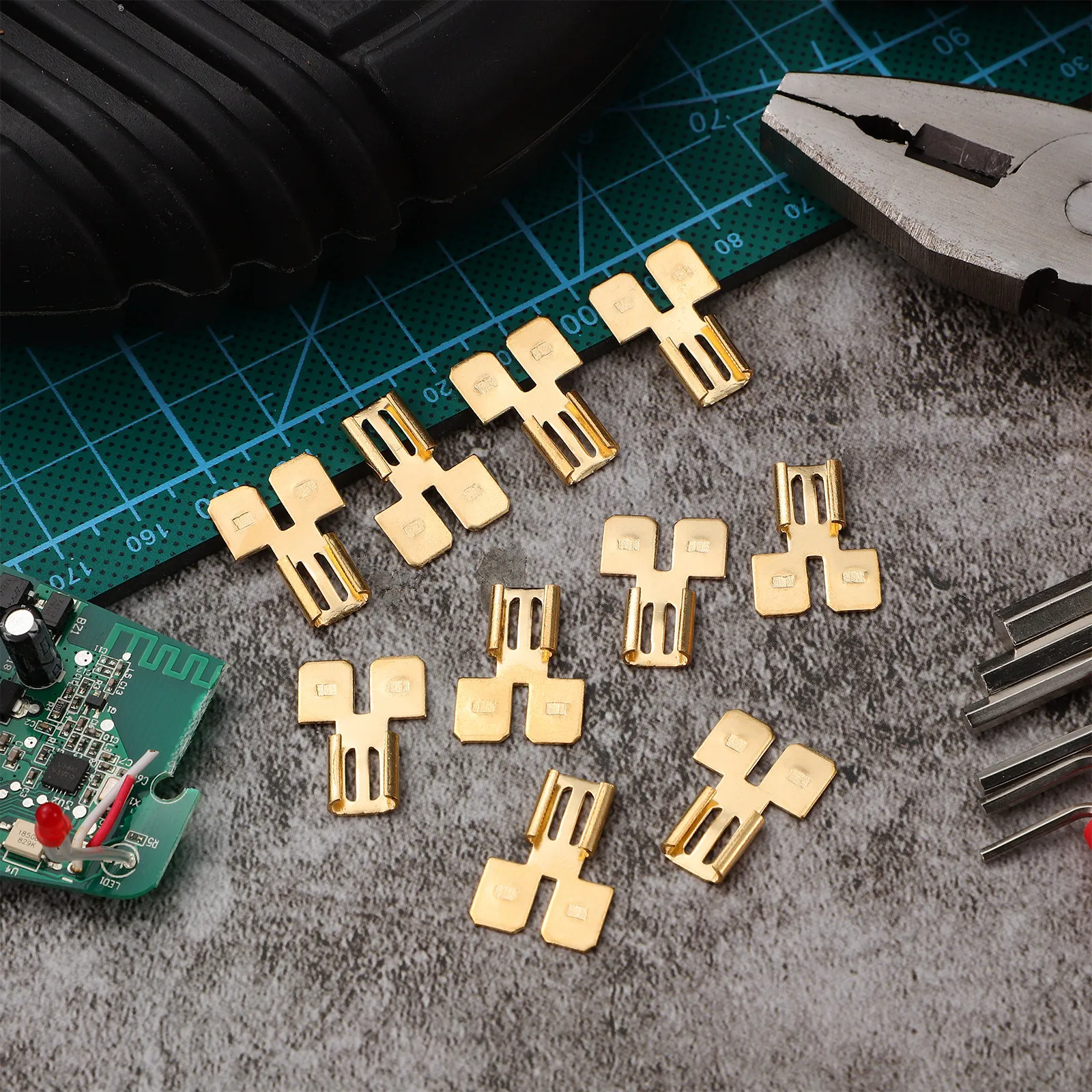 50Pcs Spade Crimp Terminals Quick Disconnect Electrical Connectors Brass Dual Spade Wire Connectors for Appliances Machinery