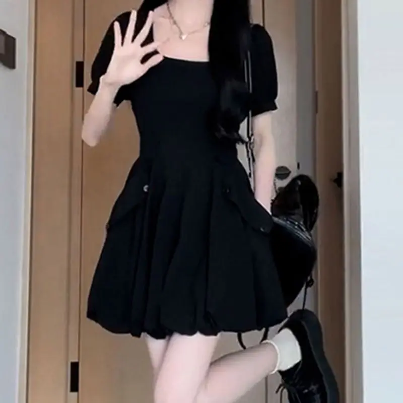 فستان صيفي نسائي لعام 2025 فساتين طويلة فتاة حارة بلون سادة جيب نحيف مناسب فستان قصير فساتين على طراز Fairycore الحلو