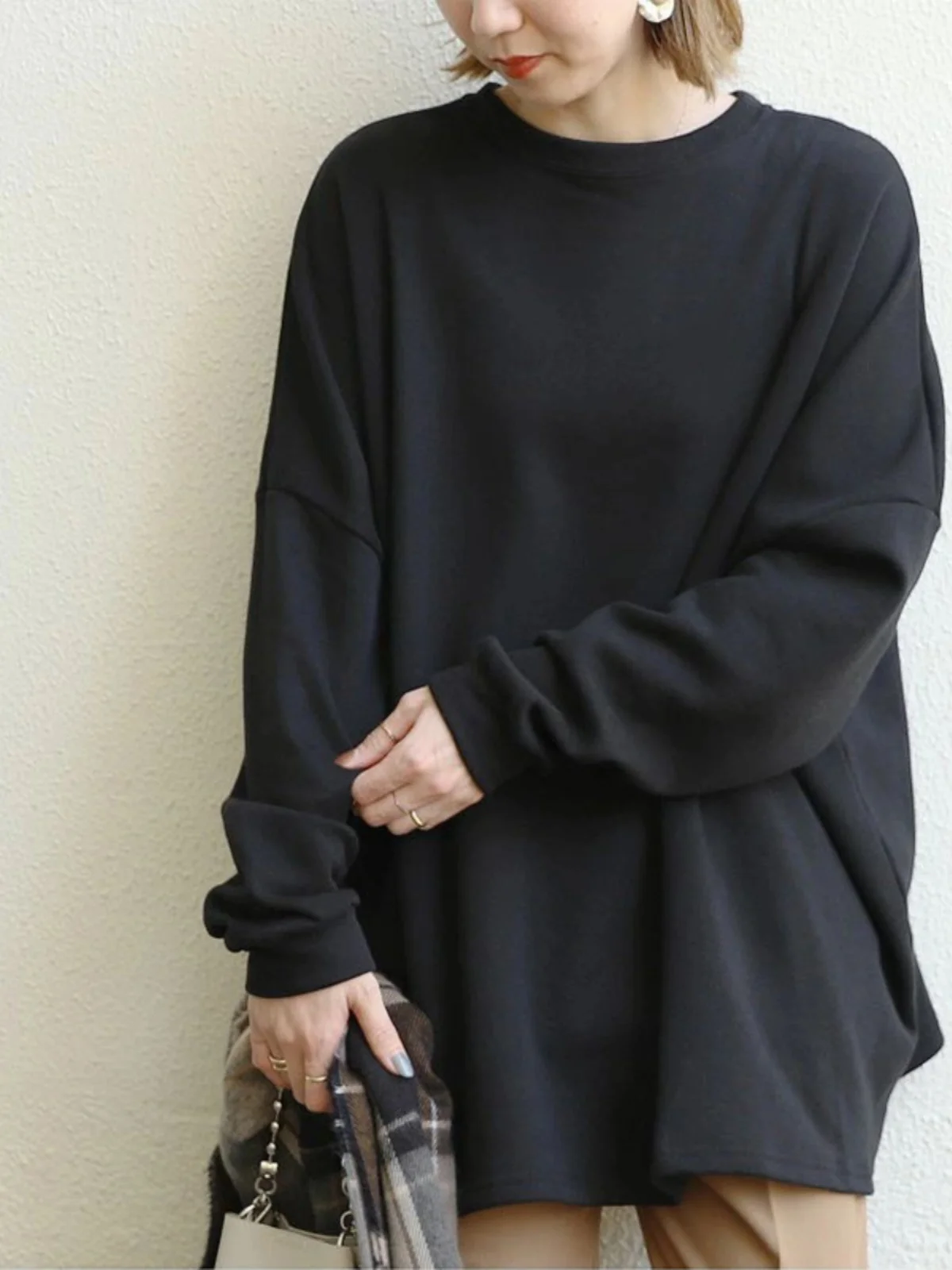 سترة نسائية طويلة مبطنة بالصوف ذات لون واحد بياقة مستديرة مريحة وقابلة للتنفس من القطن بتصميم عتيق