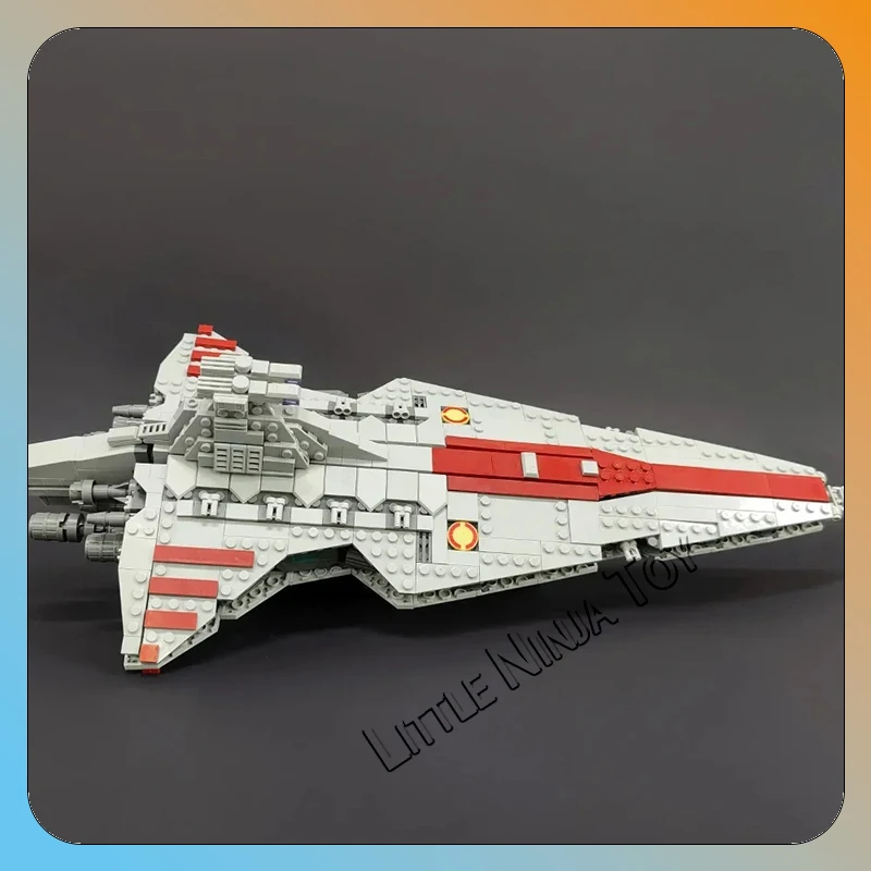 

67106Высокотехнологичный Moc Venator Attack Cruiser Fighter Разрушитель Кирпич Техническая модель Строительные звездные блоки Космический корабль Игрушки