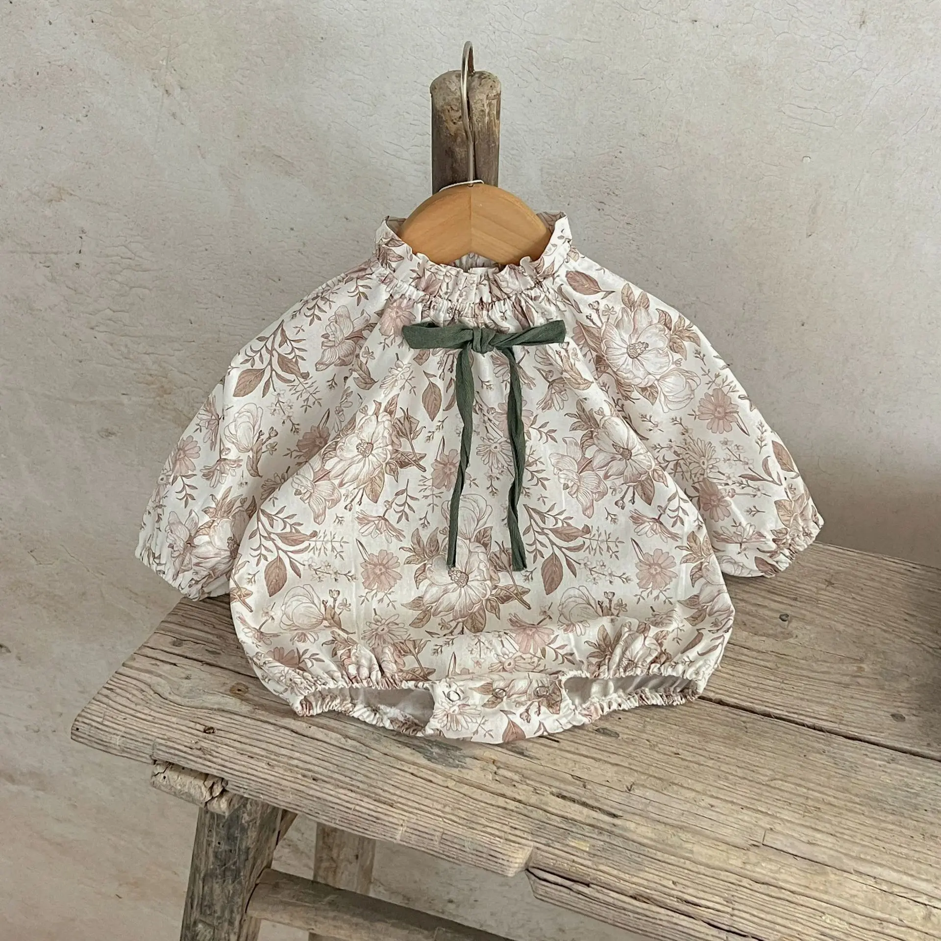 

2025 Autumn New Baby Girl Long Sleeve Floral Bodysuit Cotton Newborn Girl Sweet Princess Bow Jumpsuit Infant Toddler Clothes