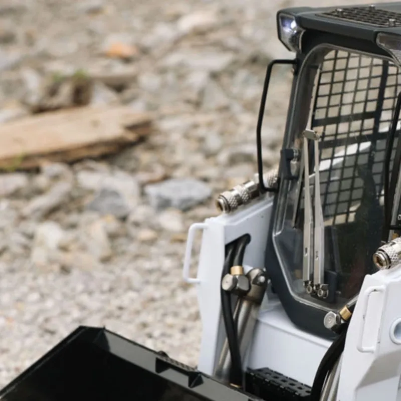 

1/14 Scale RC Hydraulic Skid-Steer Tracked Loader SM770 Light Sound System Radio Control Truck Car Vehicle Toy Gift Model