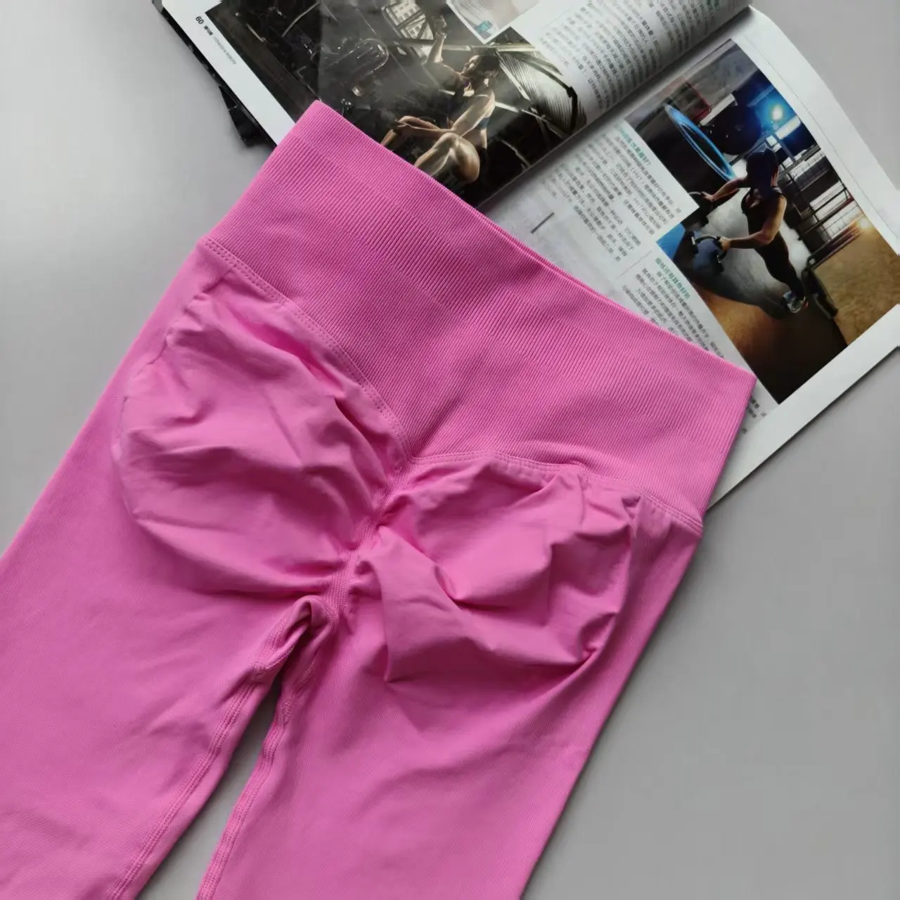 Nahtlose High-Waist-Leggings, pfirsichfarbene, figurformende Fitnesshose, eng anliegend, dehnbar, dünn, schnelltrocknend, atmungsaktiv, Yoga-Anzug, Sporthose – Detail 4