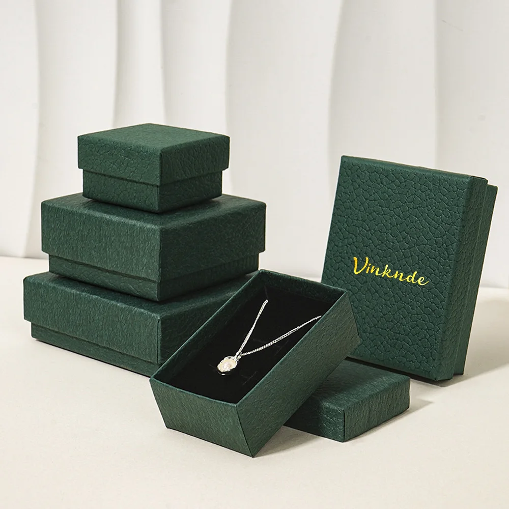 Logotipo personalizado caixa de presente de jóias textura caixas de papel com esponja preta casamento brinco anel studs pingente saco embalagem caso de armazenamento