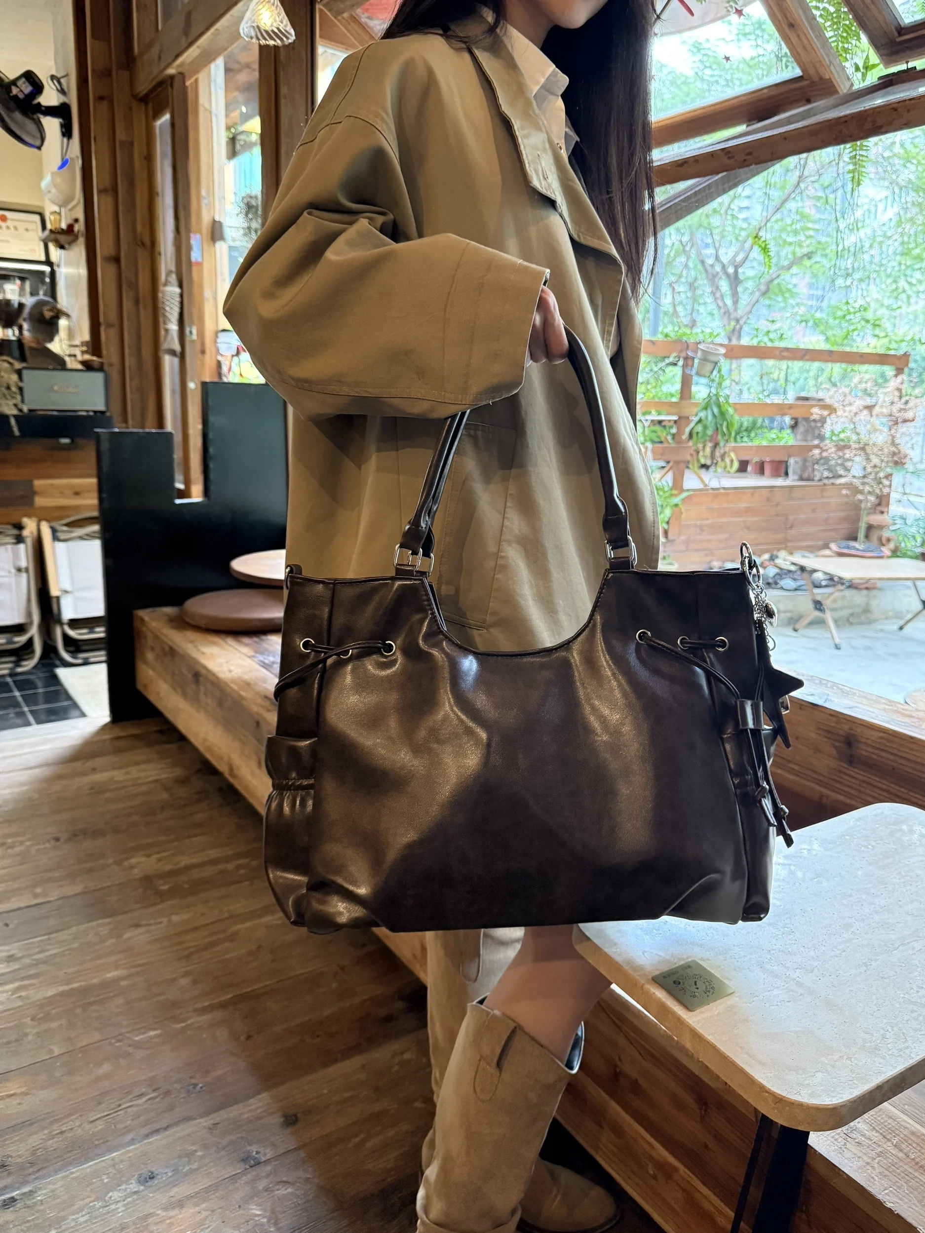 レトロy2k大容量折りたたみソフトレザーシングルショルダーハンドバッグ通勤バッグファッショナブルなトートバッグジッパー開閉式