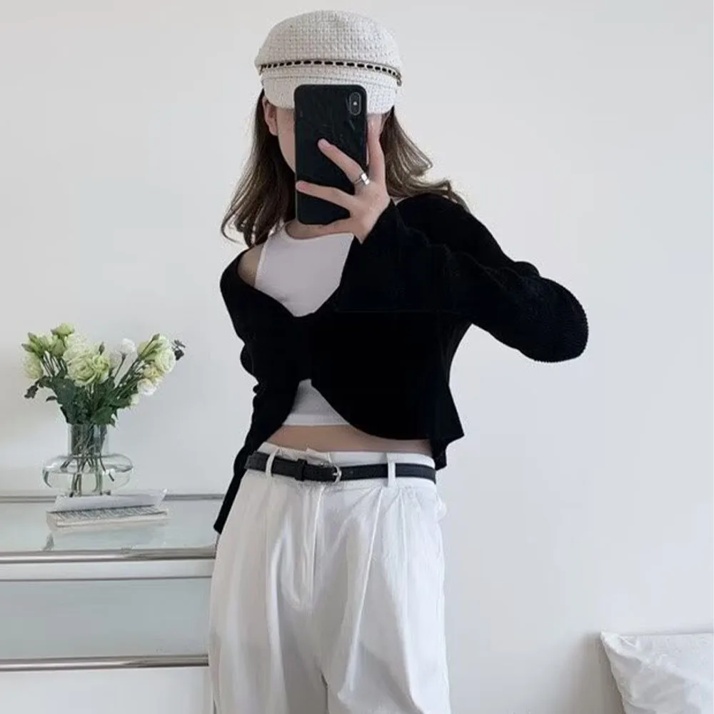 

Autumn 2024 new women's casual fashion Joker slim bow short core-spun yarn flared sleeve knitted blouse blouse.