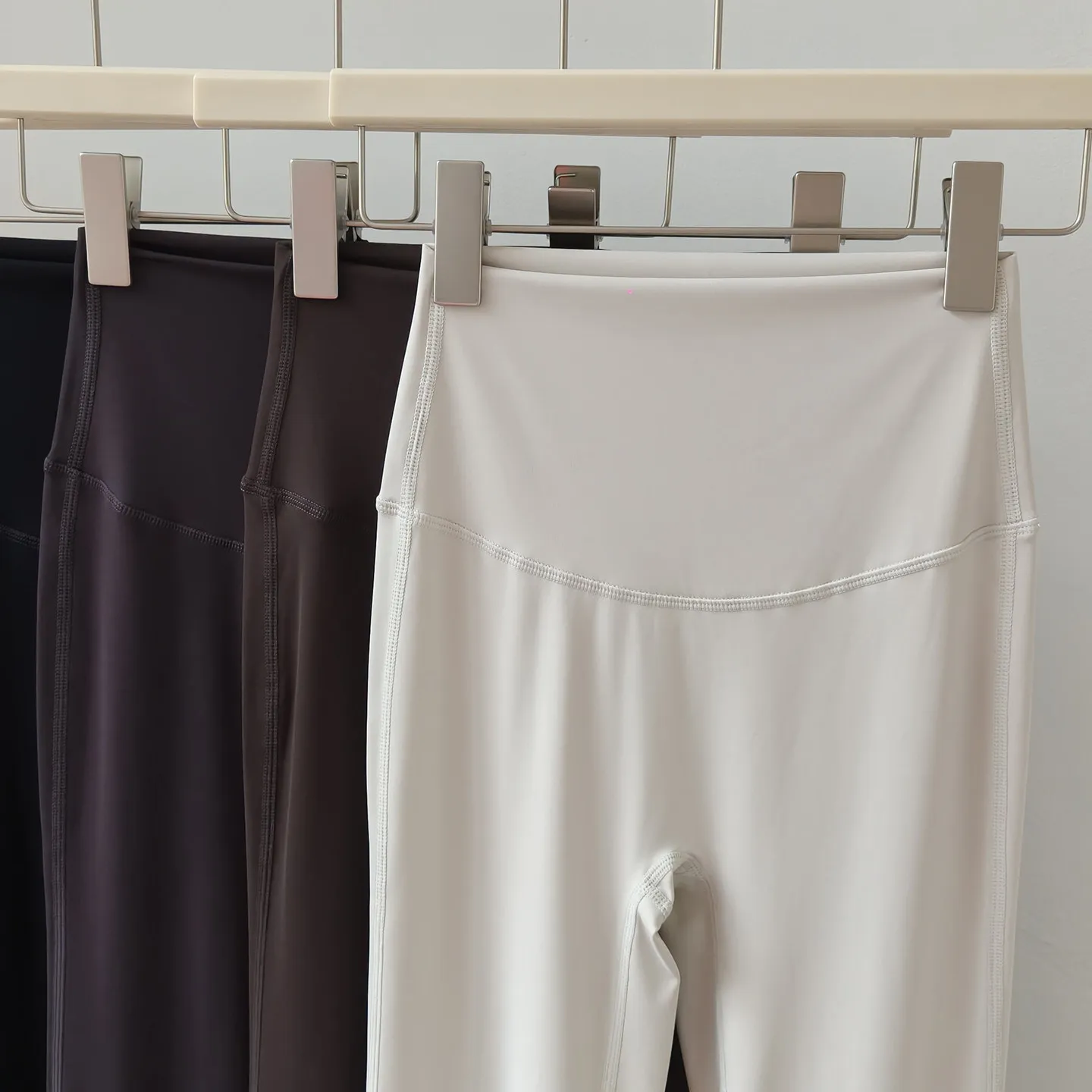 Yoga-Hosen für Damen, hautfarben, hoch geschnitten, mit Hüftformendem Effekt, weite Beine, Tanz- und Sportleggings, atmungsaktiv, für Training und Fitness. – Detail 4