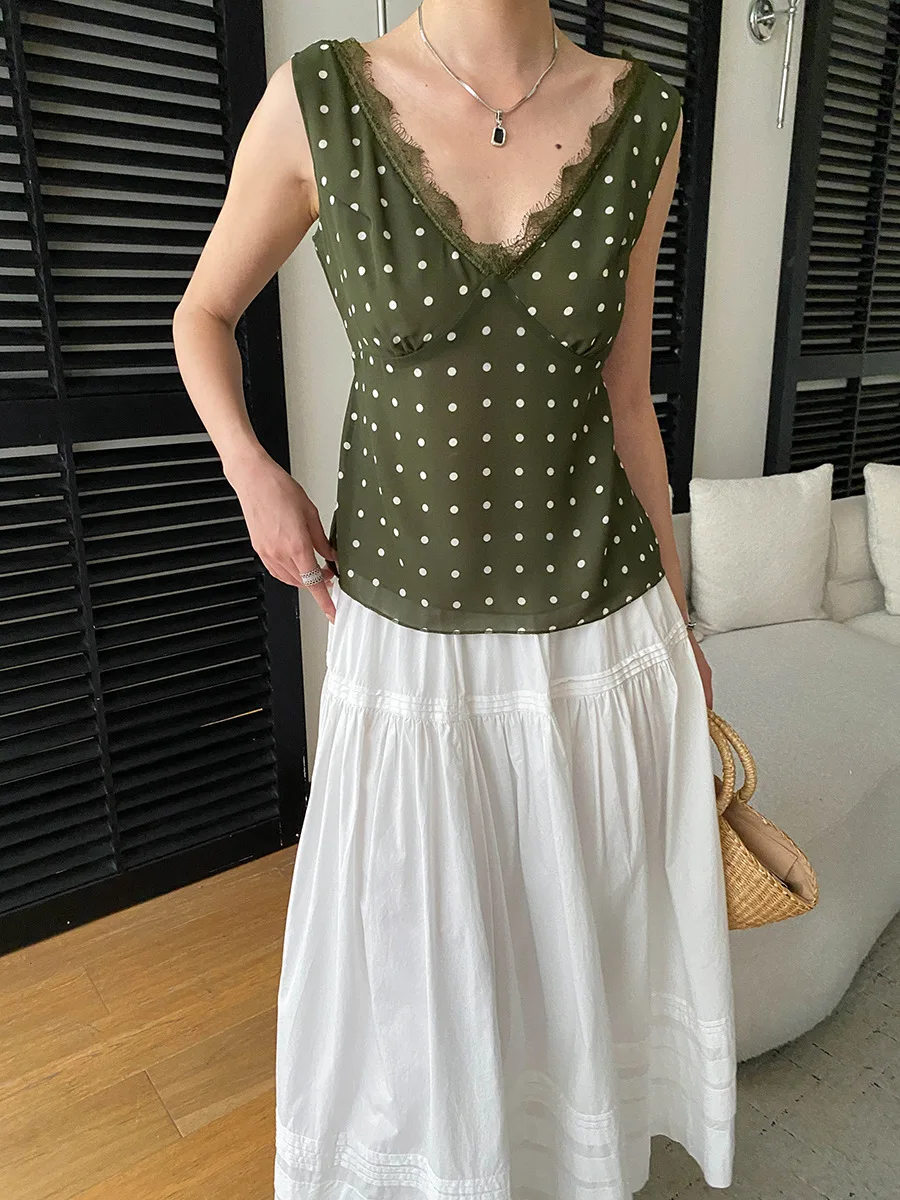 Sommerliche Damen-Weste im lässigen französischen Retro-Stil mit gepunkteter Spitze, Patchwork und V-Ausschnitt, schlank machend und ärmellos. – Detail 18