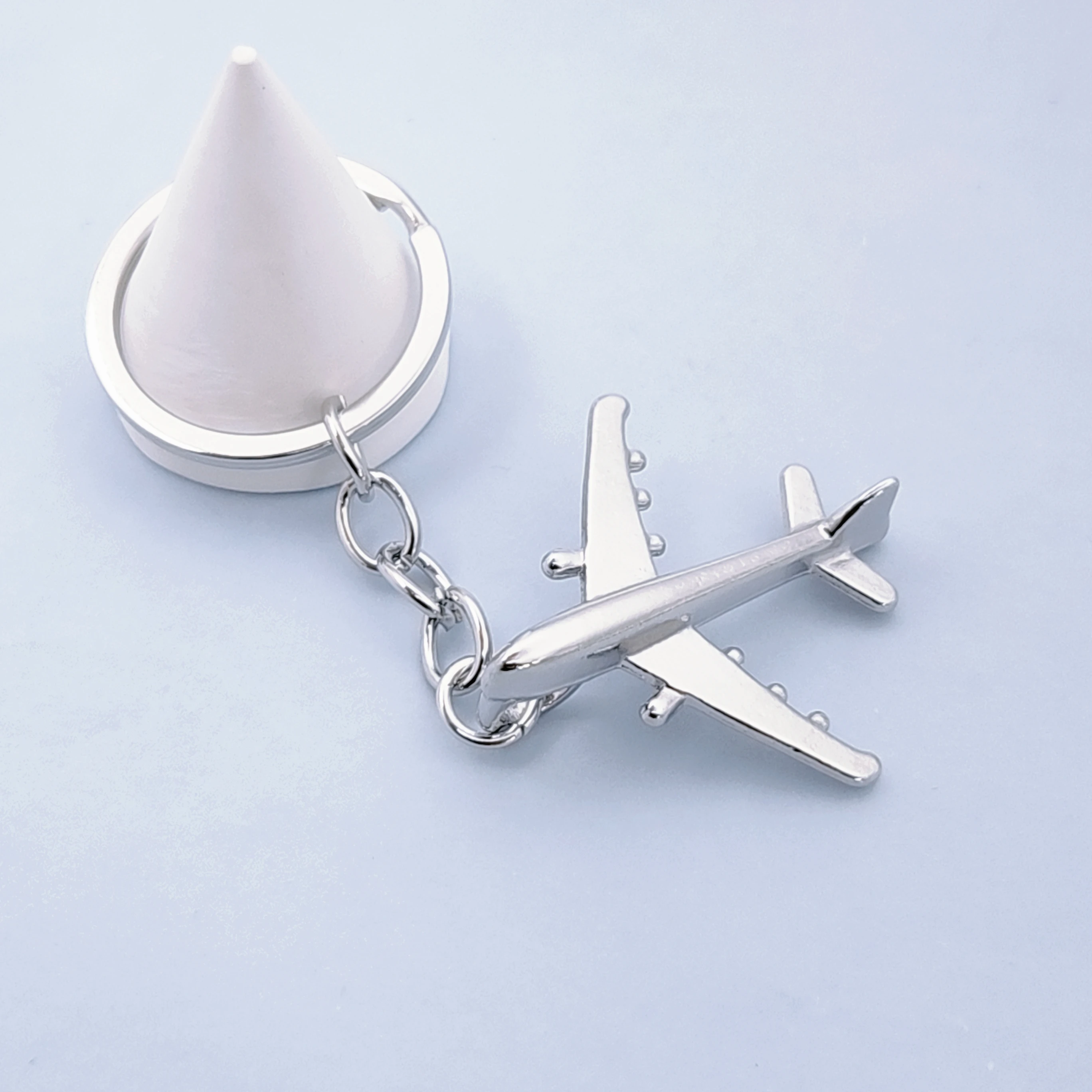 European and American fashion simulation airplane creative keychain business small gift keychain pendant