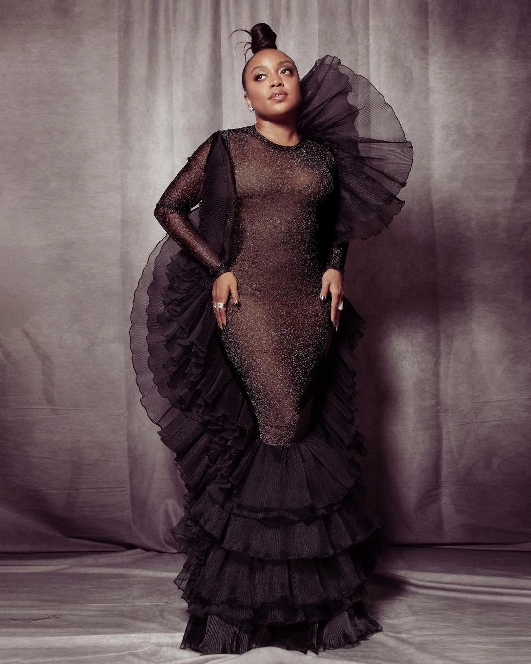 Unique Black Mermaid Evening Dresses Fashion Pleated Ruffle Tulle Prom Gown Party Dress Shiny See Thru Long Sleeve Robes de soir