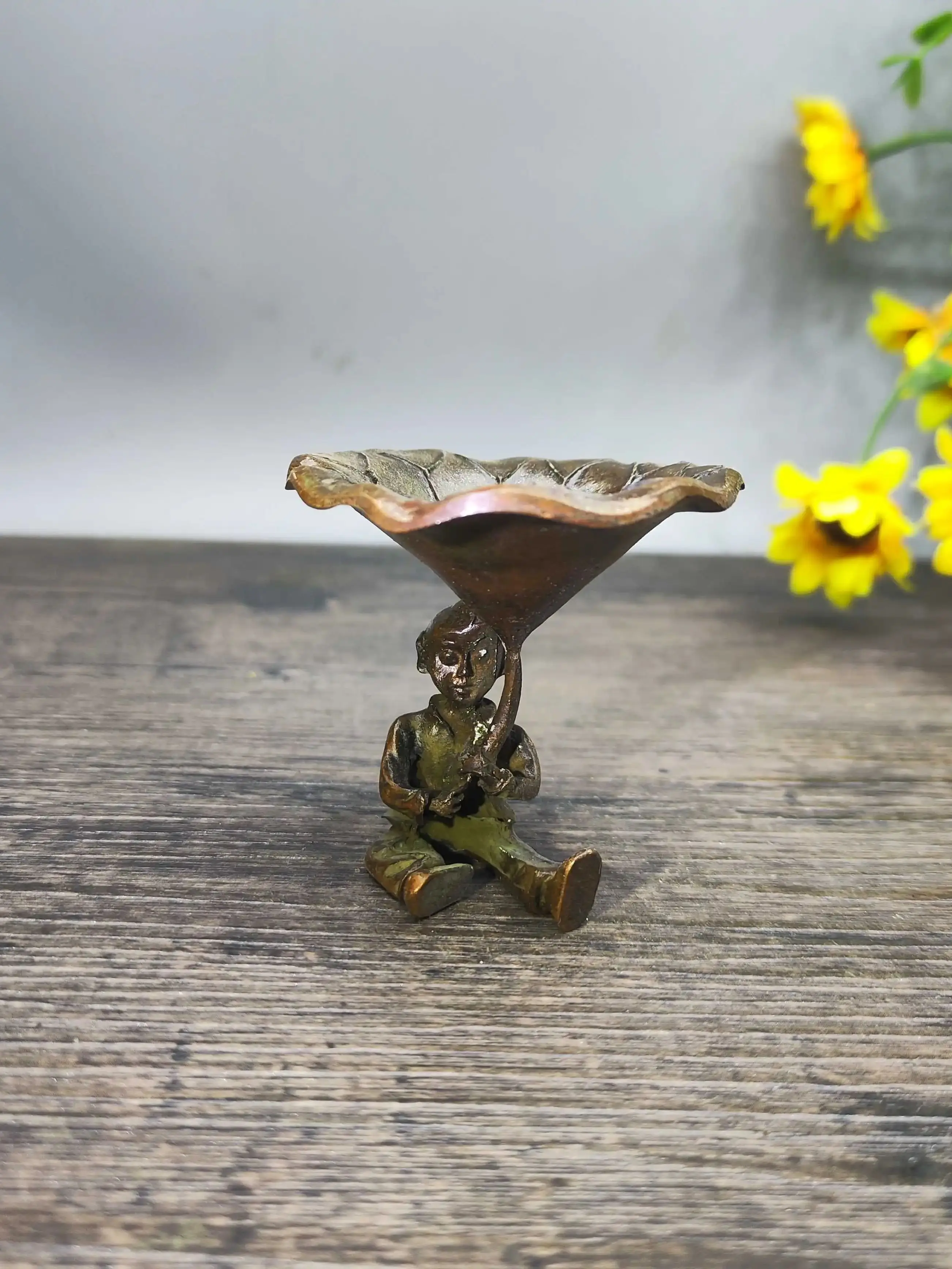 Retro micro-engraved lotus leaf child scented tray for tabletop small decorative item for home landscaping and decoration