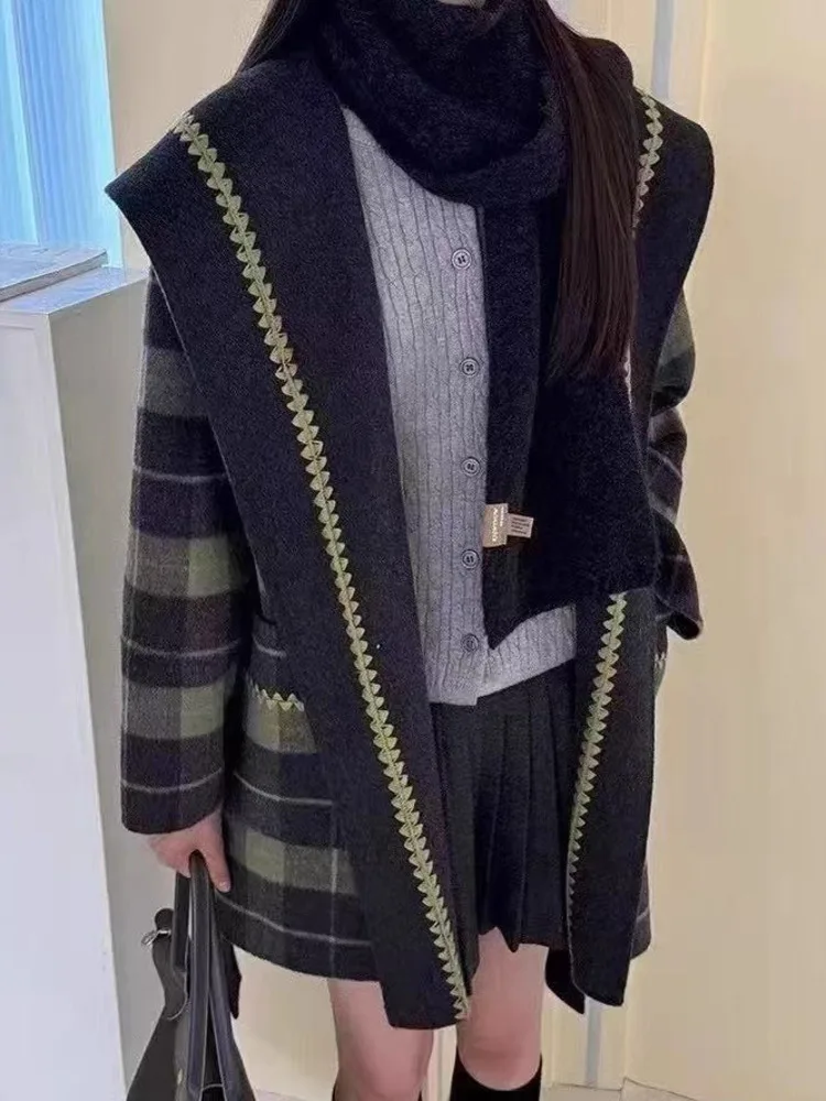 ZMEENNA Veste élégante à revers à carreaux pour femme Manteau long ouvert sur le devant avec détail de broderie Vêtements d'extérieur d'hiver surdimensionnés élégants ZM3636