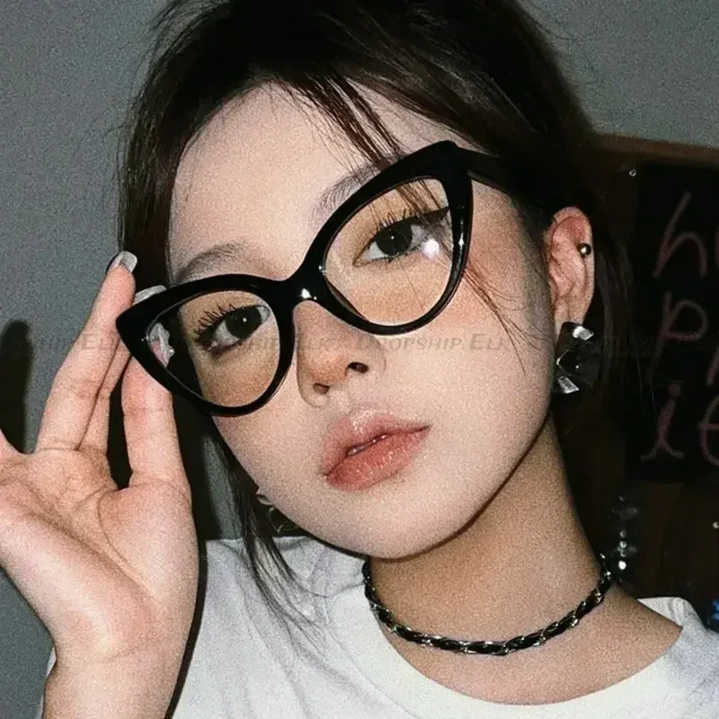 Vintage Cat Eye Triangle Frame Anti-Blue Light Glasses Classic Women Reading Eyewear Retro Triangle Frame Transparent Eyeglasses