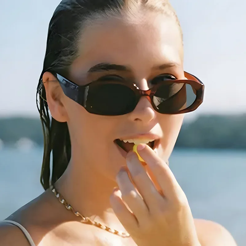 

2025 Small Frame Square Sunglasses Retro Hip-hop Sun Glasses Spicy Girls Metal Hinger Women Shades Luxury Design Eyewear UV400