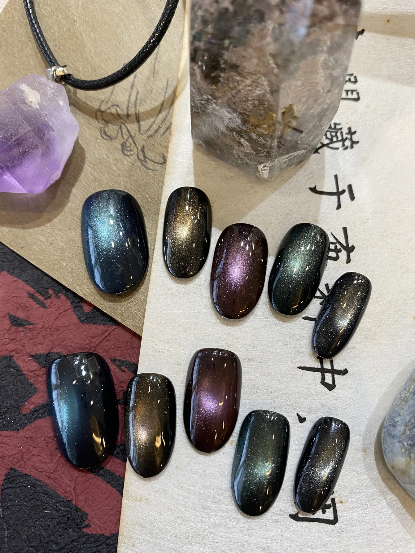 10Pcs Press on Nails  short black color Cat's Eye nail art Fake Nails Includes 1 Sheet Adhesive Tabs & 1 Pc Mini File