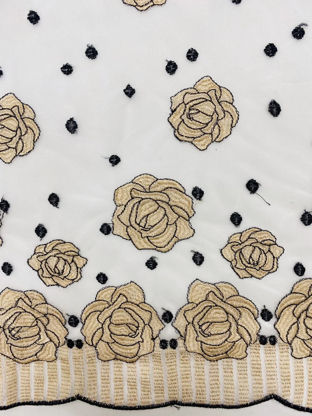 Rosas e bolinhas bordadas Renda, Estilo romântico, Fantasia