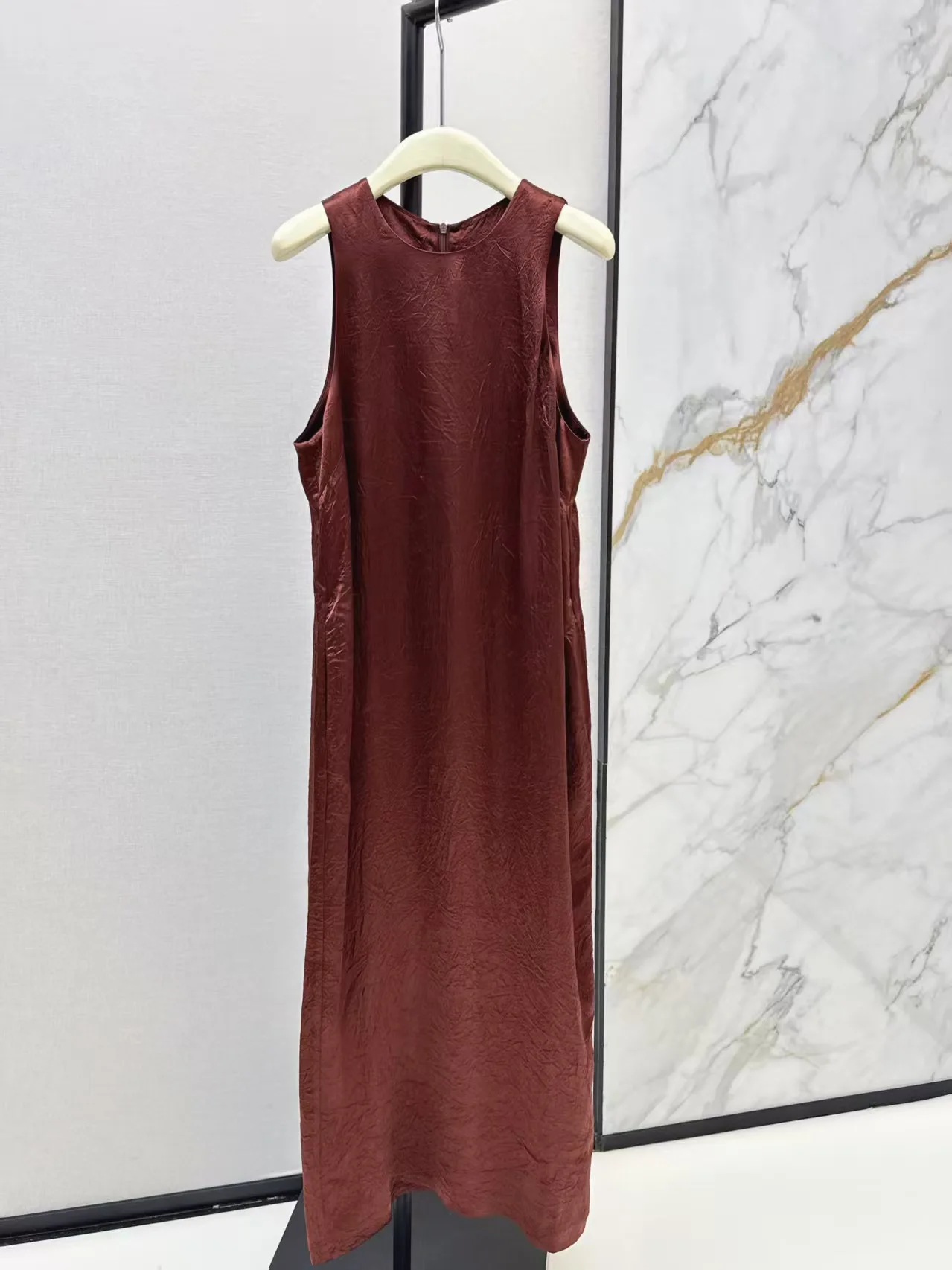 

Высококачественное новое платье для весны и лета: без рукавов, с круглым вырезом, длинное, прямого кроя, свободного силуэта.