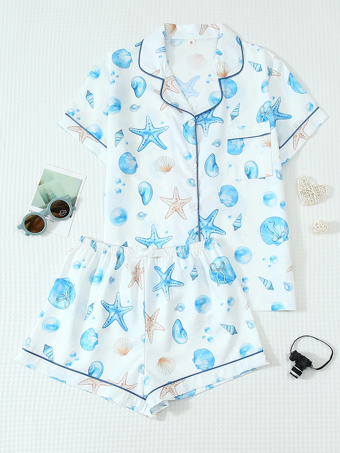 

Two-Piece Set of Comfortable Shell-Collar Button-Down Short-Sleeve Top with Pockets and Bow-Knot Shorts, Spring and Summer Women's Pajama Loungewear Set Suitable for Home Use