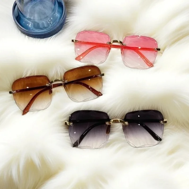 

Oversized Rimless Sunglasses Women Famous Luxury Brand Design Sexy Square Big Sun Glasses for Female UV400 Mens Women