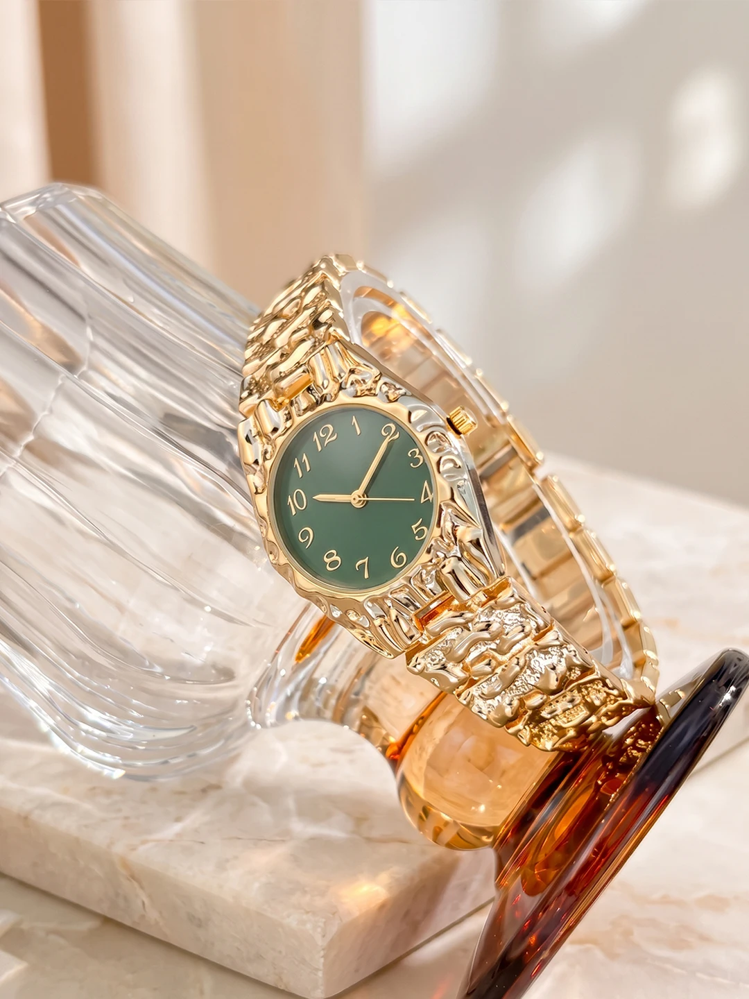 Vintage Luxurious Oversized Round Dial Gold Lava Style Band Analog Ladies Wrist Watch