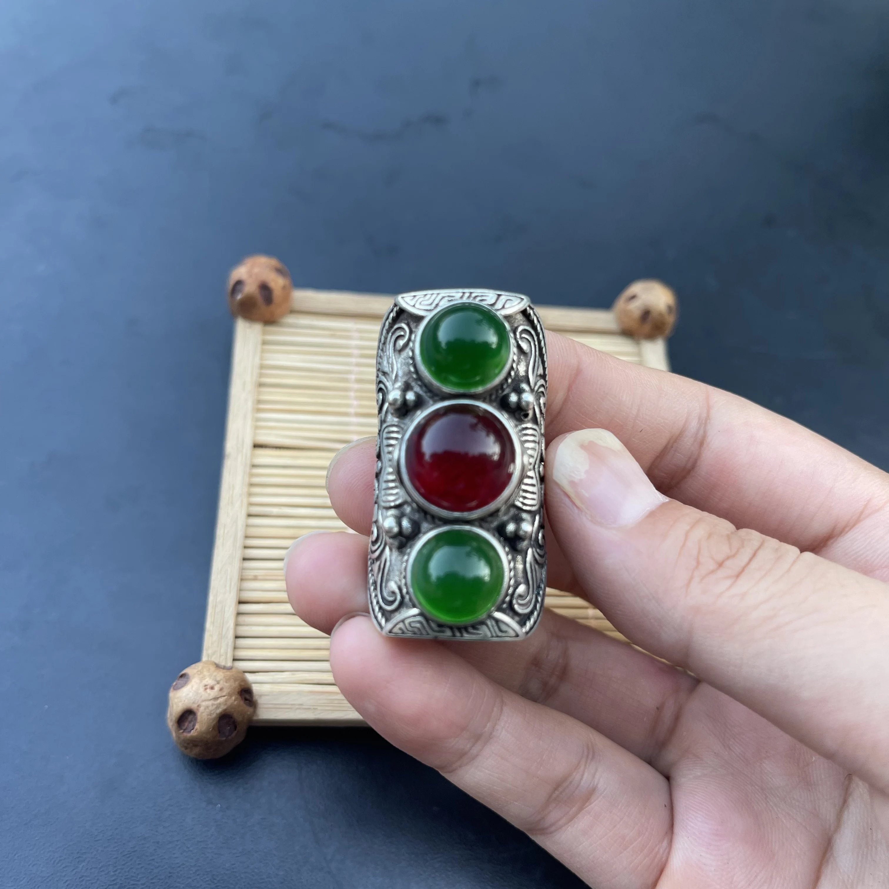 Vintage Tibetan Style Ring For Men Retro Carved Silver‑Tone Inlaid Green Red Stone Statement Ethnic Finger Ring Jewelry Gift