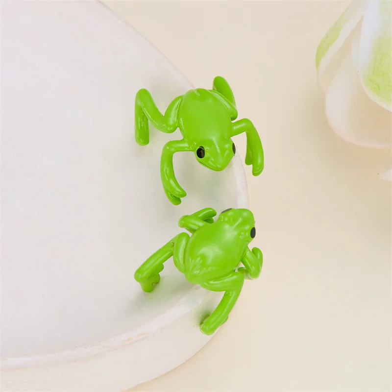 ZAKOL 2pcs Fashion Creative Cute Frog Ear Cuff Clip for Women Girls Fashion Green Insect Non-pierced Earrings Accessories Gift image 5