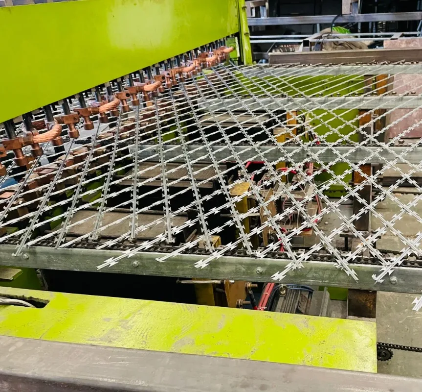 Yugong Cowan Customized Razor Barbed Wire Mesh Welding Machine