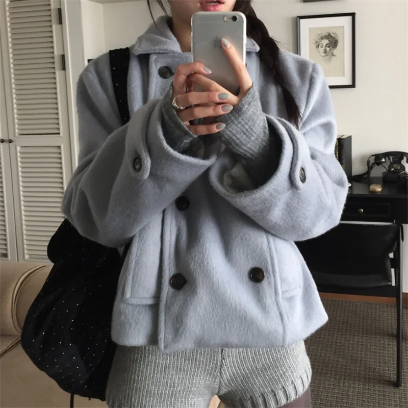 معطف صوفي نحيف مزدوج الصدر على طراز الأكاديمية لخريف وشتاء جديد للنساء بياقة مقلوبة بيج وأسود ملابس خارجية قصيرة غير رسمية