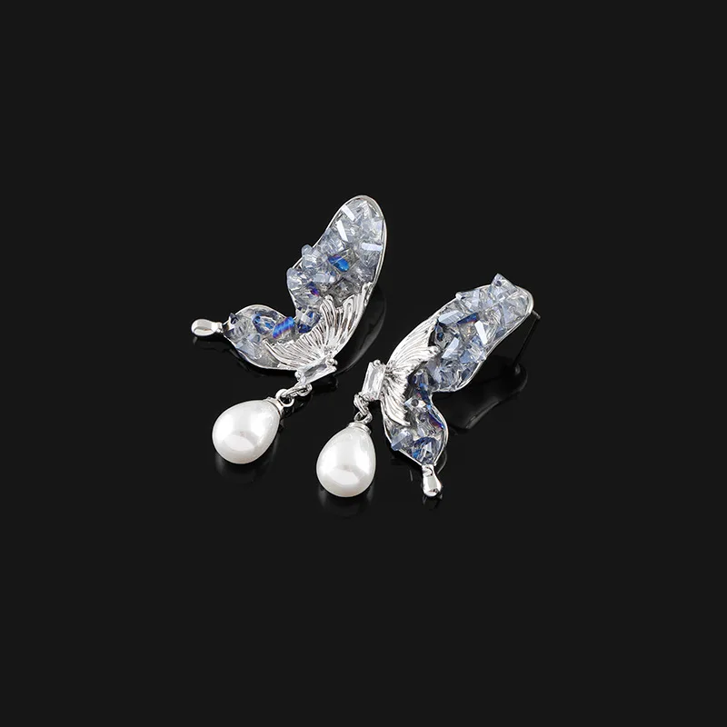 2023 New Crystal Butterfly Earhole Free Mosquito Incense Plate Ear Drops Pearl Earrings Temperament Female Gift Wholesale