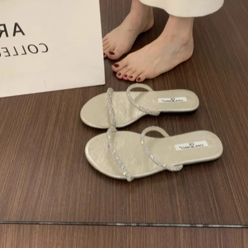 

2025 NEW Summer New Women's Flat Bottom Slippers Sandals Outdoor Wear Retro Quality Leisure Rubber Sole Женская Обувь