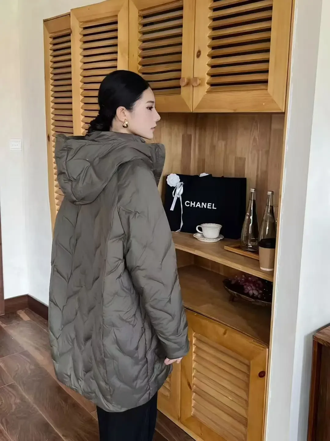 Europäische Damen-Daunenjacke für Herbst und Winter mit Kapuze, lockere Pendel-Daunenjacke