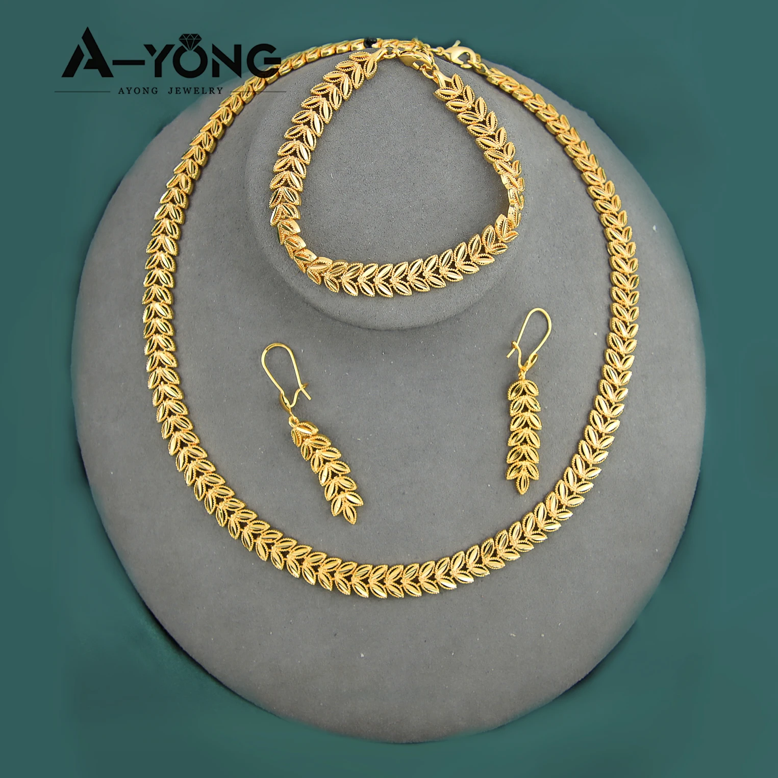 

Luxury Dubai Wedding Jewelry Set 24k Gold Plated Saudi Arab Elegant Necklaces Bracelet Earrings Women Bridal Banquet Parts