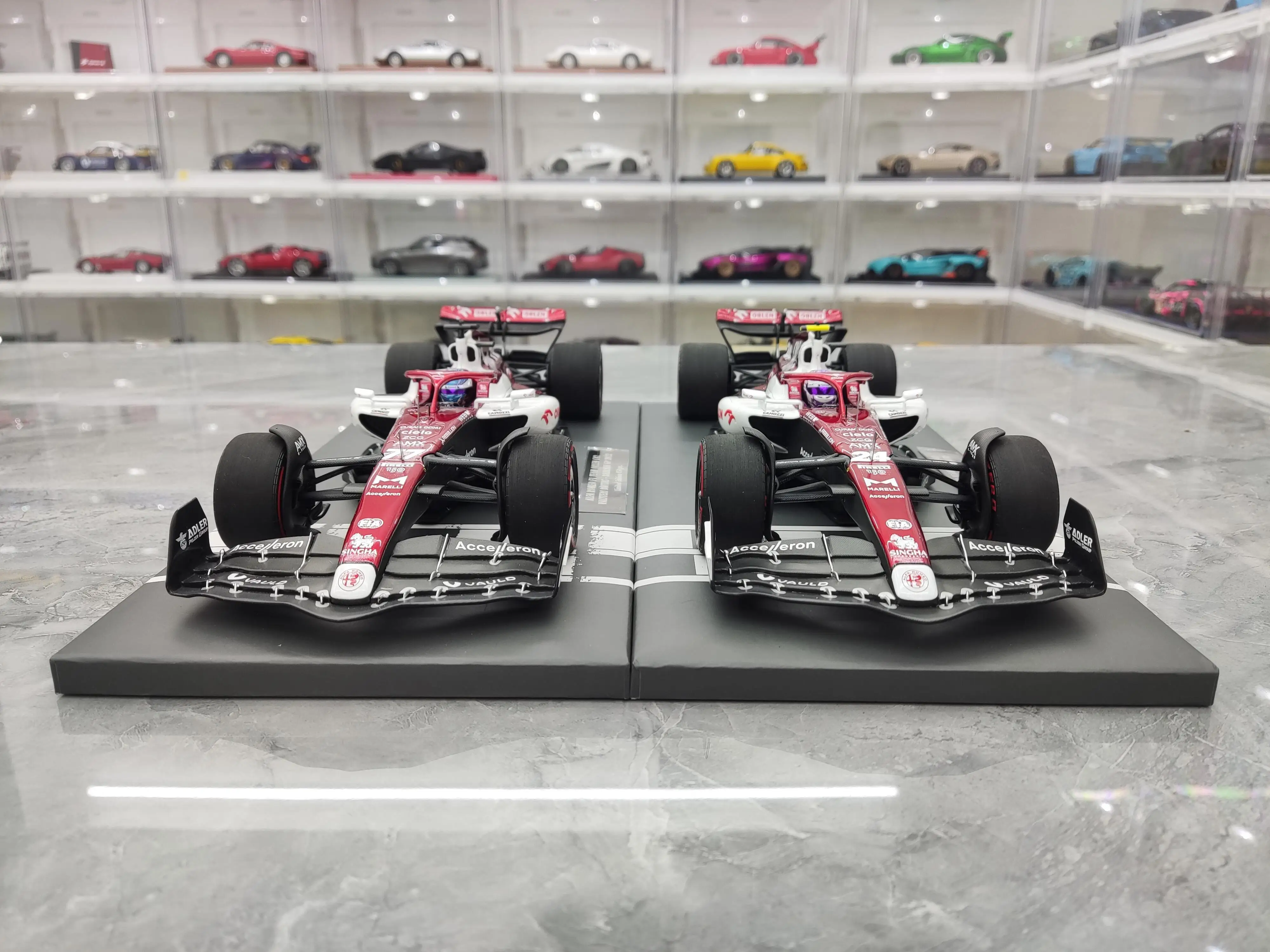 Minichamps 1:18 F1 C42 Bottas Zhou Guanyu Bahrain 2022 Simulation Limited Edition Resin Metal Static Car Model Toy Gift