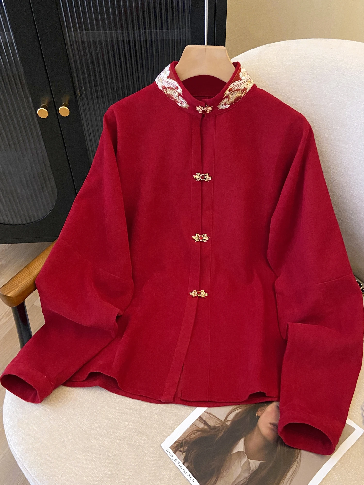 

New Chinese Style Red Embroidered Shirt Women's Spring Autumn Winter New Fashionable Top with Button Detail And Tail Skirt