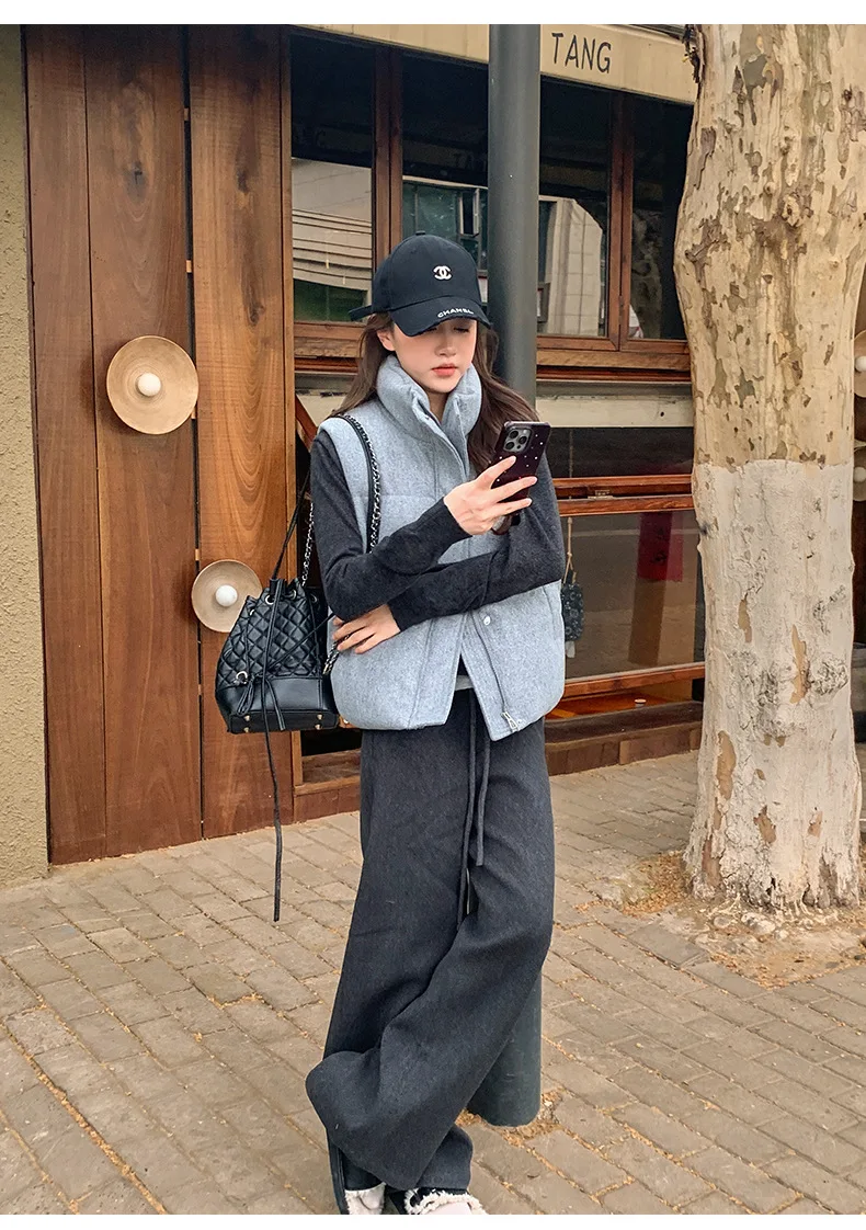 

Women's Grey Wool-Blend Vest, Thickened Quilted Sleeveless Coat for Winter | Sleek & Chic